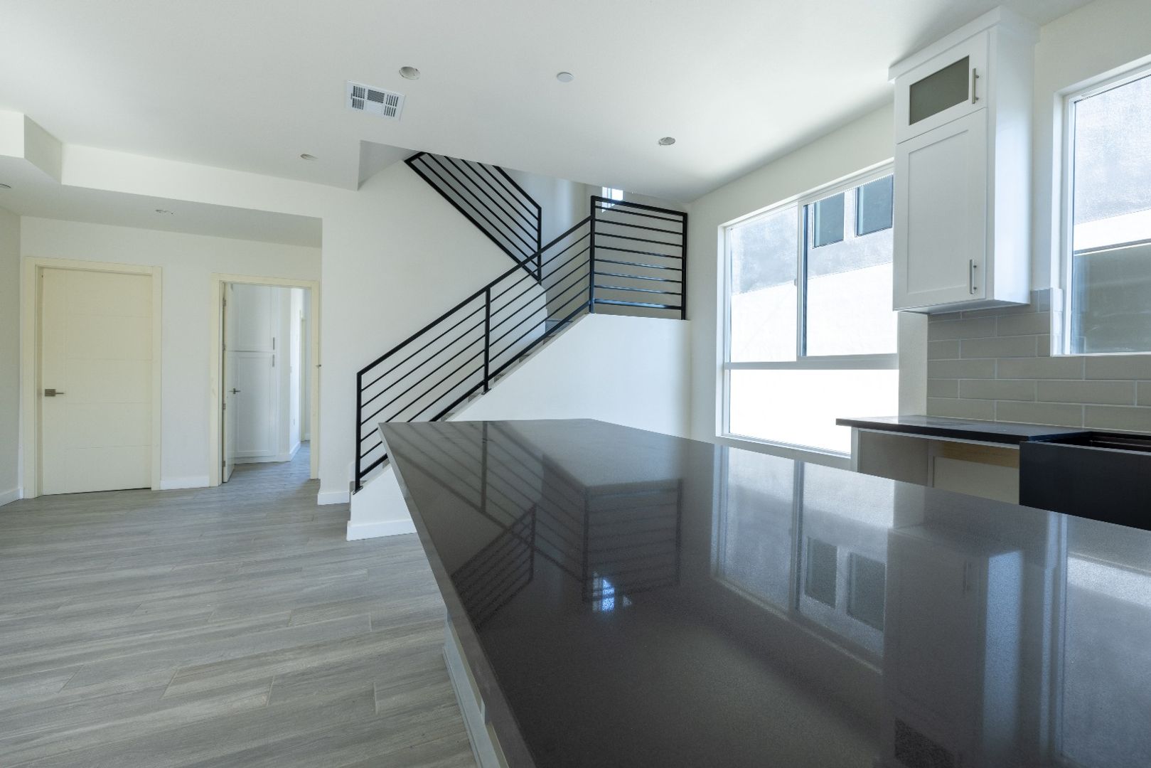 LOS ANGELES Apartment: 1128-1132 W 39TH ST