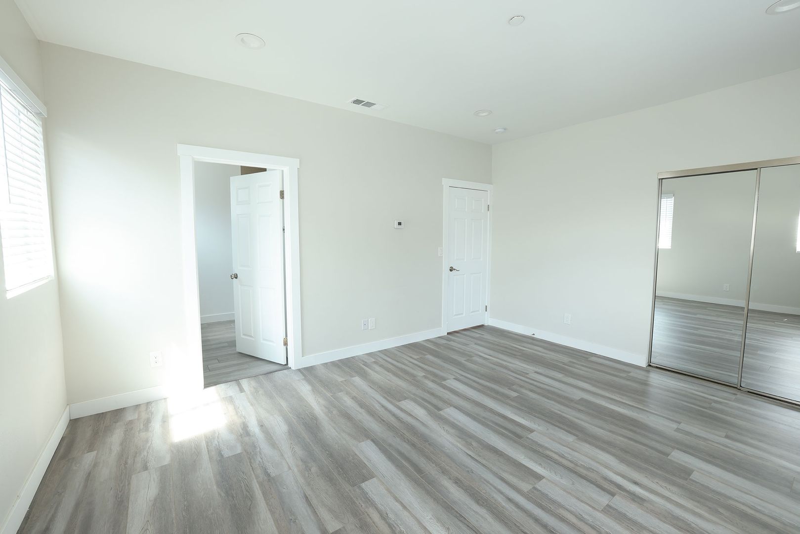 Los Angeles Apartment: 3921-3927 Wisconsin