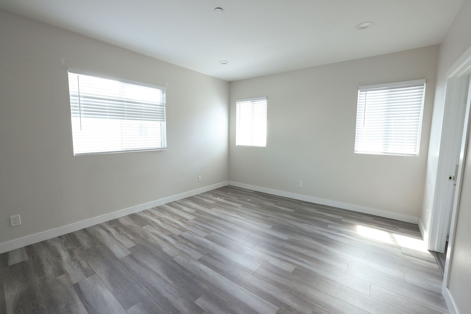 Los Angeles Apartment: 3921-3927 Wisconsin