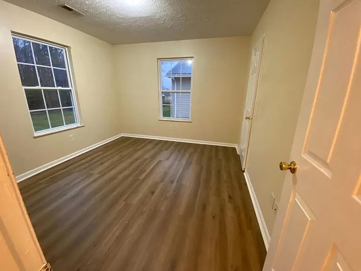 Jeffersonville Apartment: 11182 Main St