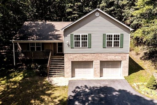 Spacious 4BR Mountain Home Near Massanutten Resort
