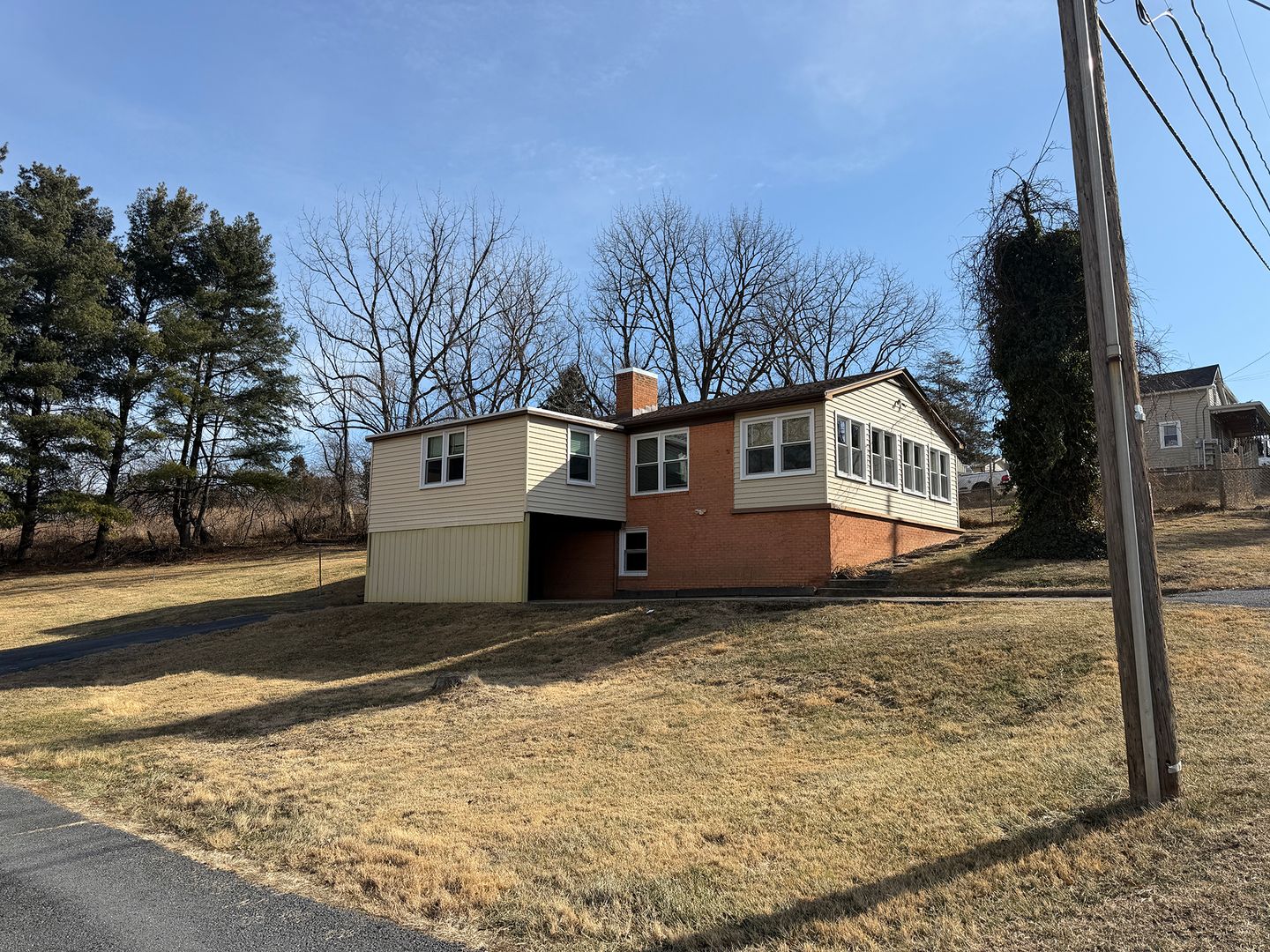 Singers Glen House: 6994 Kieffer Rd.