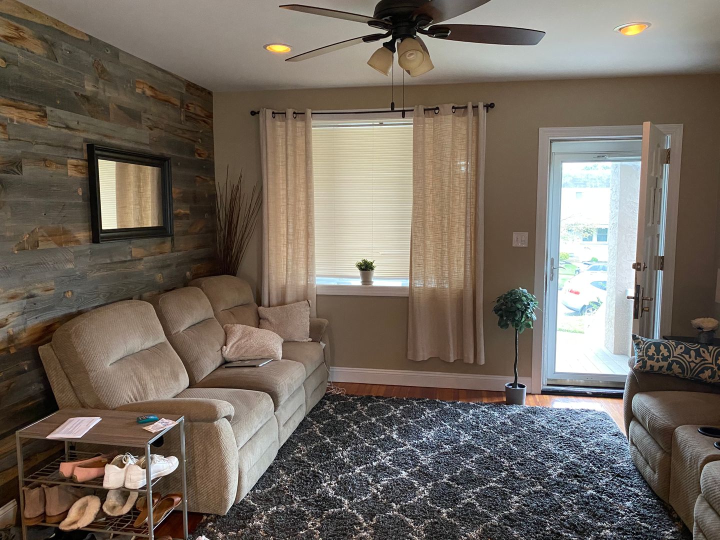 Conshohocken House: 406 W 10th Ave