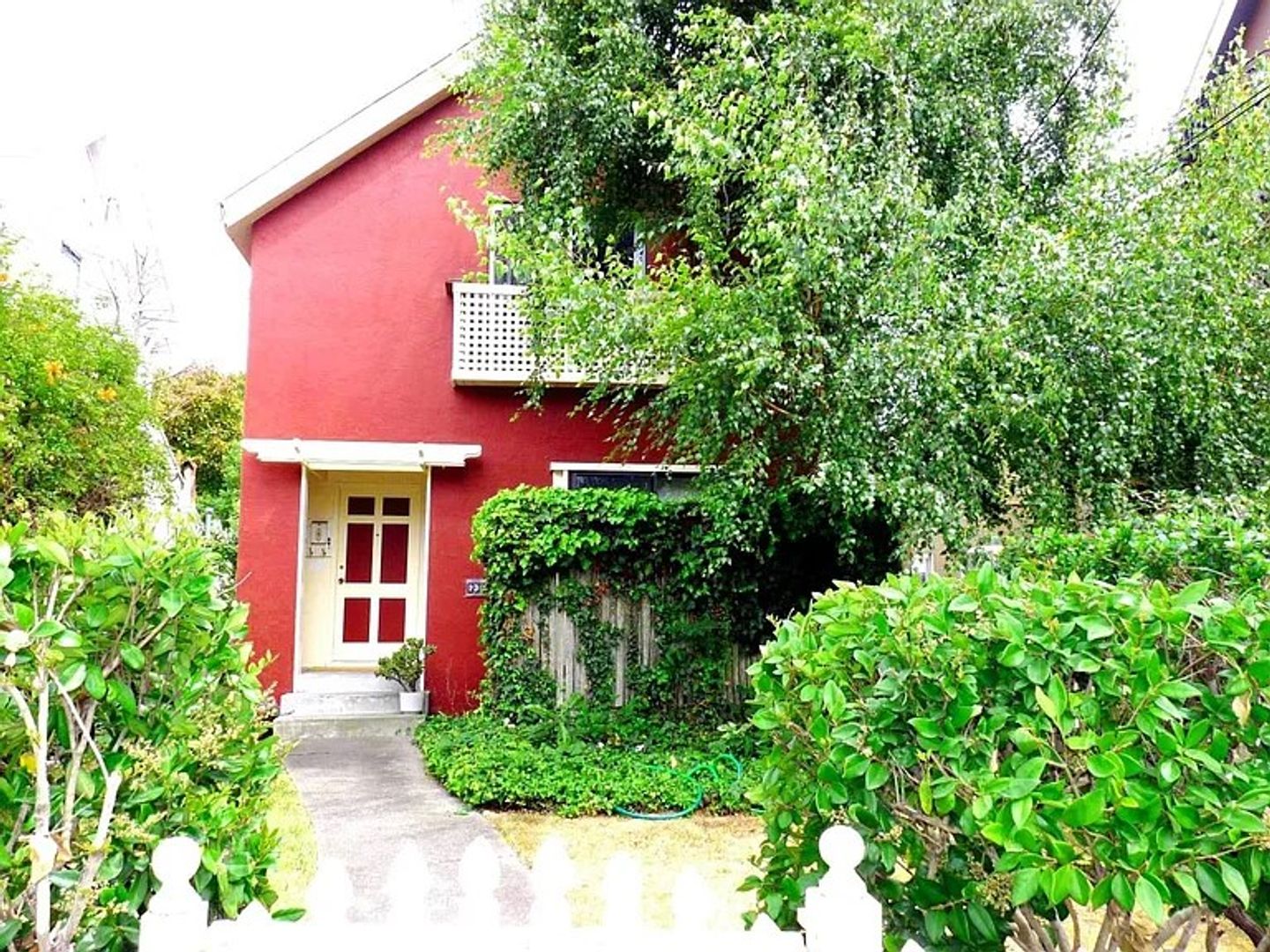 Alameda Apartment: 1312 Chestnut St