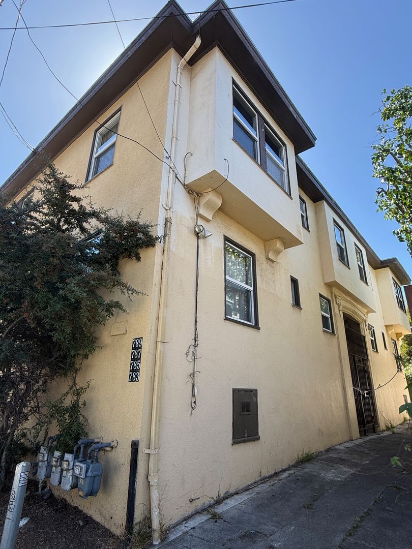 Oakland Apartment: 783-789 52nd Street