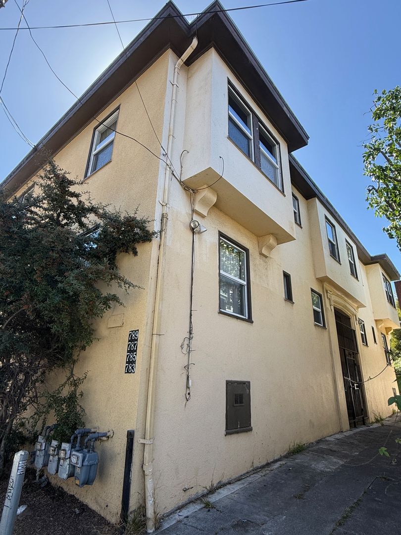 Oakland Apartment: 783-789 52nd Street