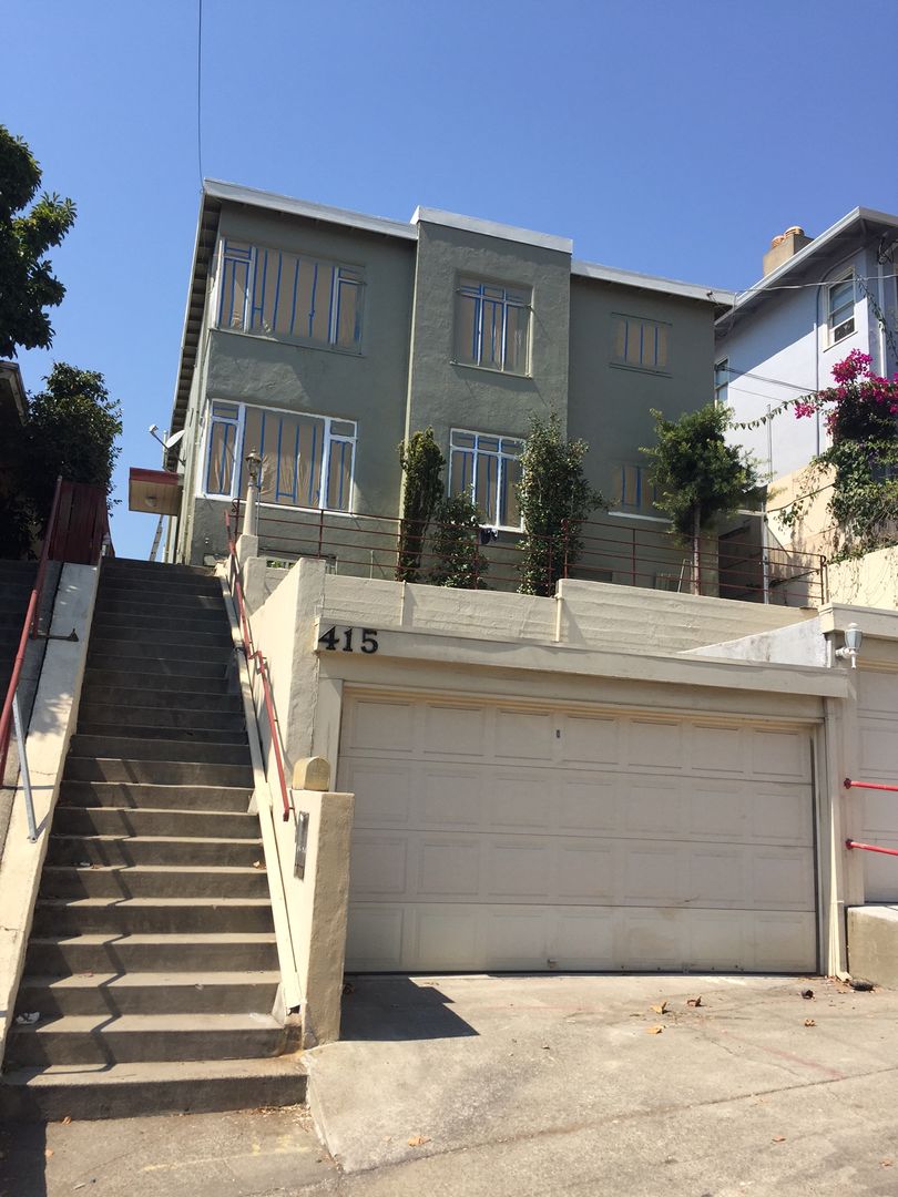 Oakland Apartment: 415 Merritt Ave