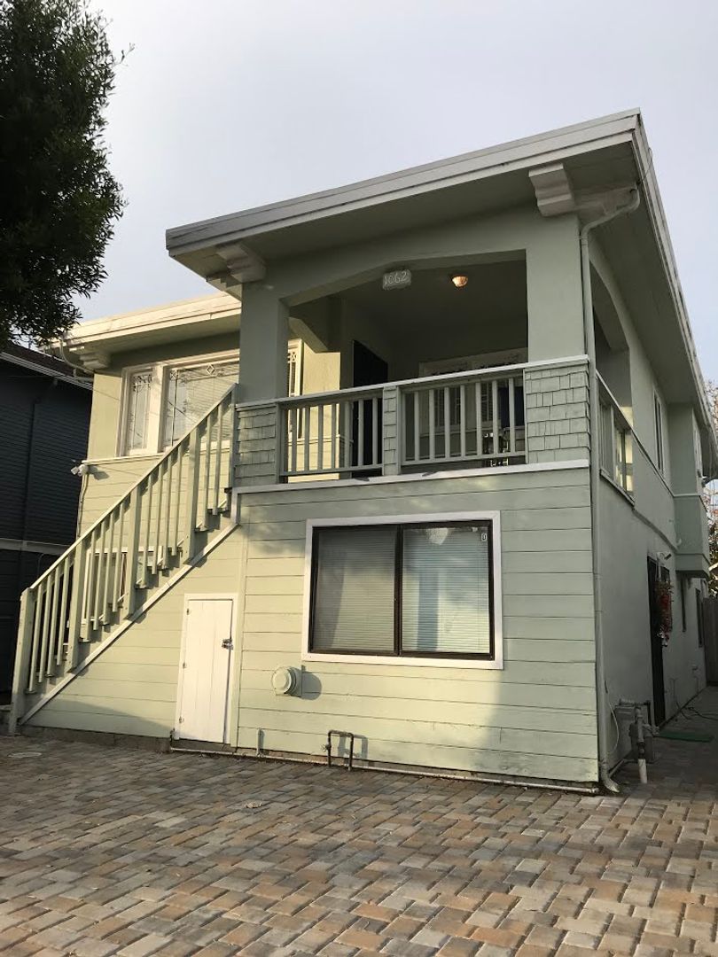 Oakland Apartment: 1062 55th St