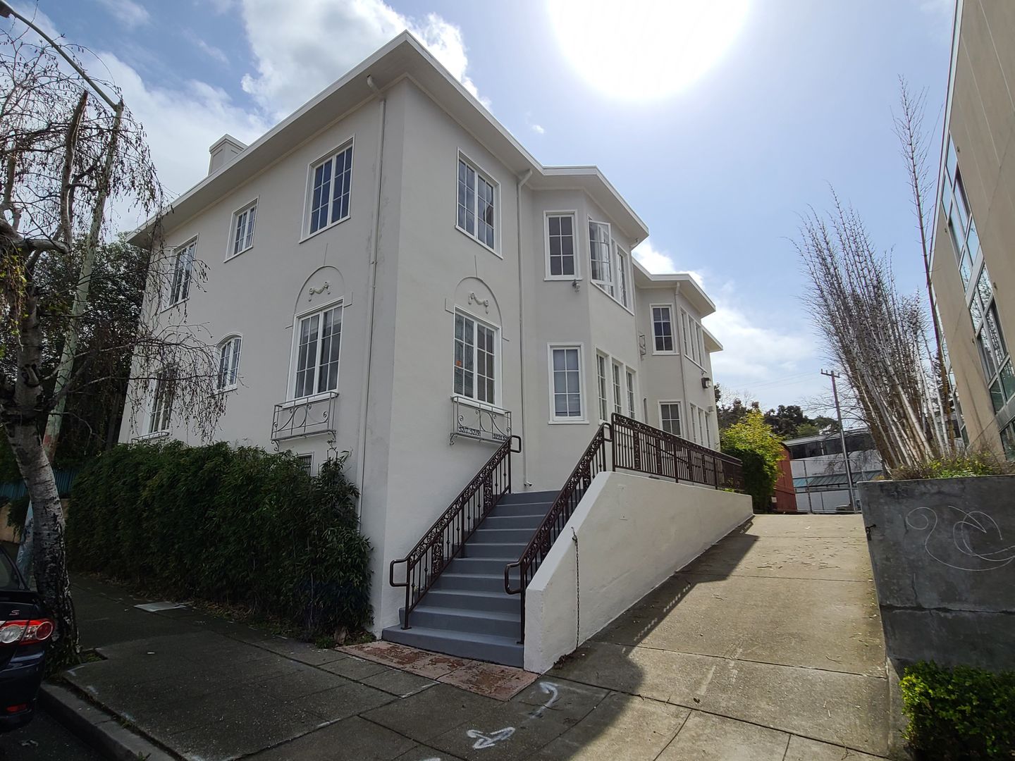 Oakland Apartment: 5217-5223 Broadway Terrace