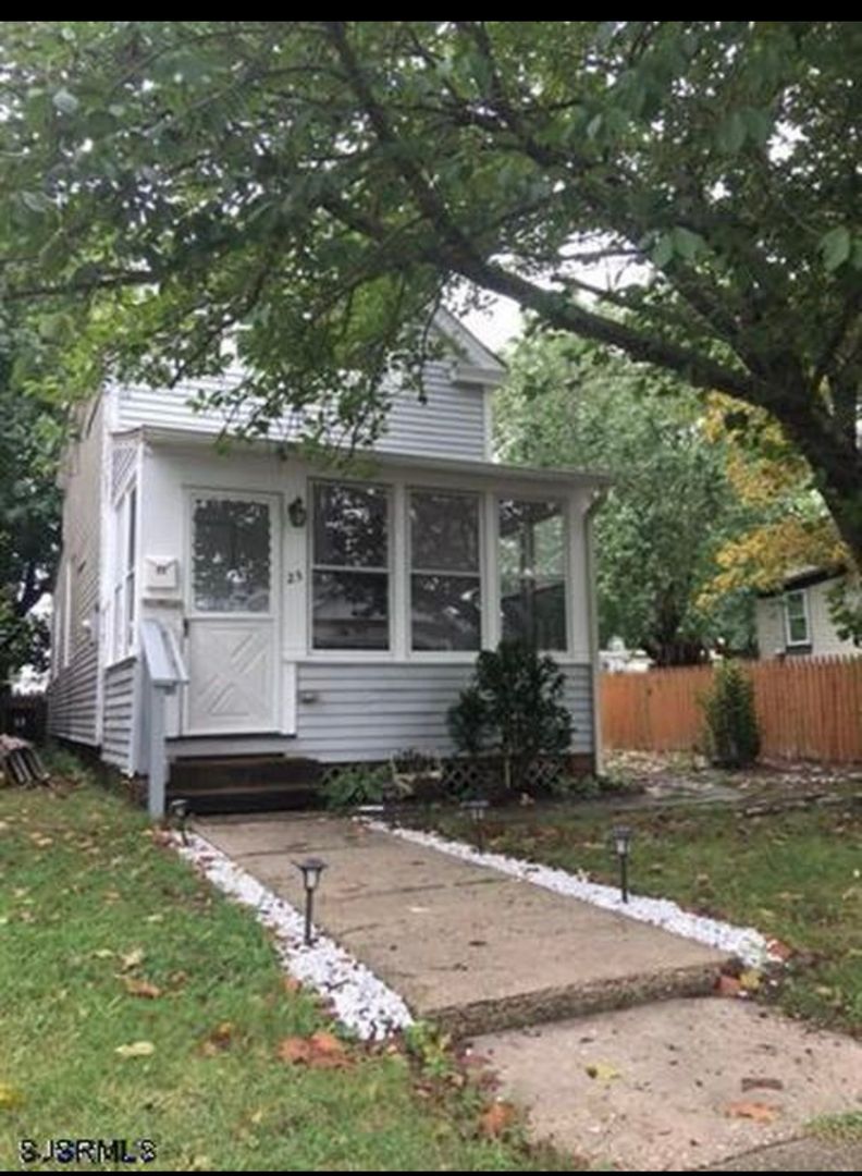 Pleasantville House: 23 E Bayview Avenue