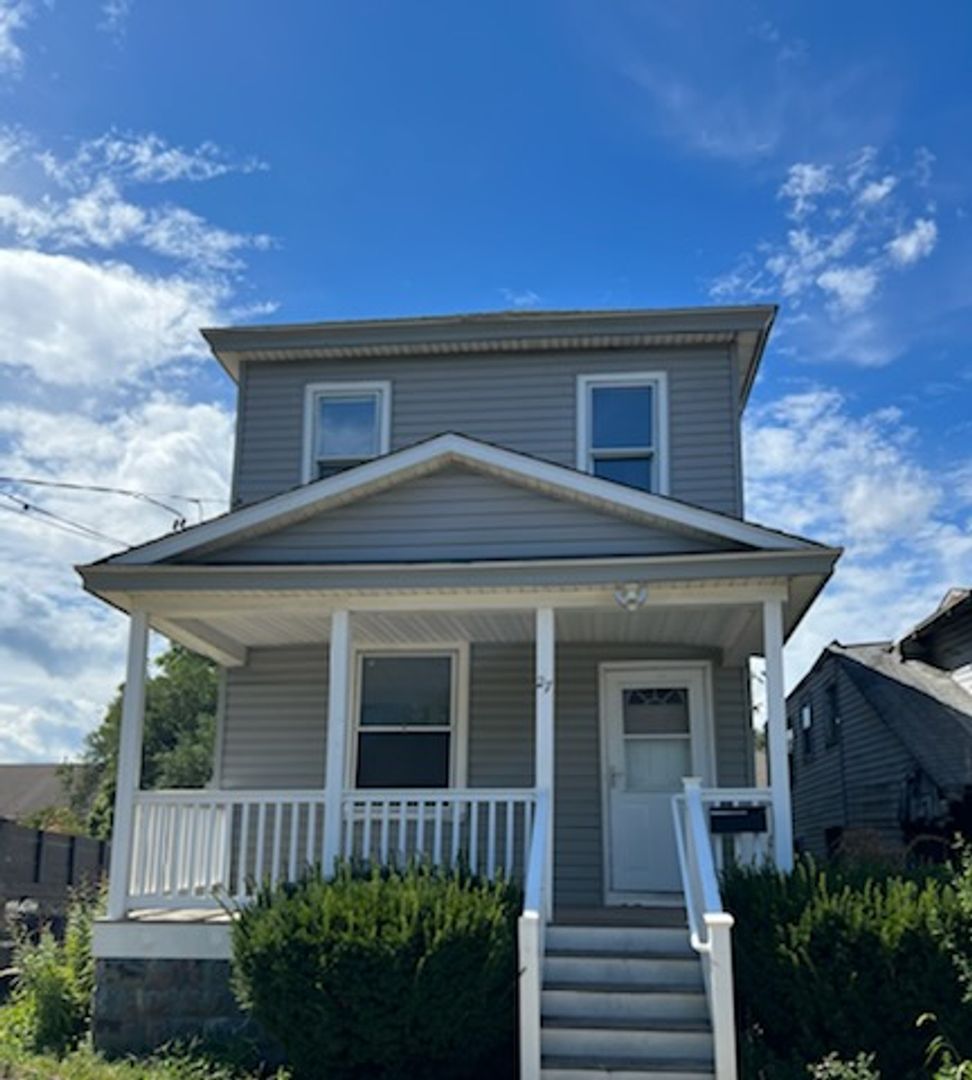 Pleasantville House: 27 Somerset Avenue