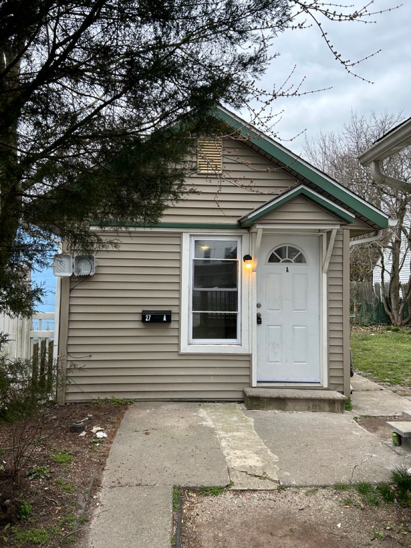 Pleasantville Apartment: 27 W Pleasant Ave