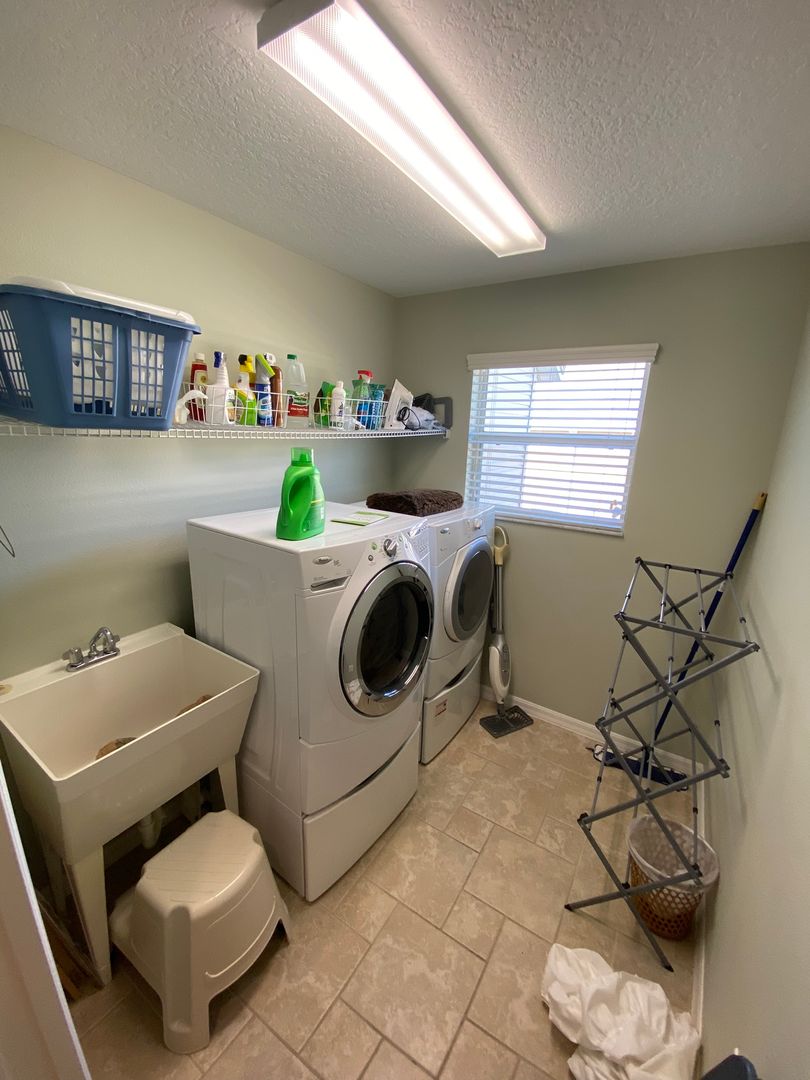 Laundry room at 1208 - Hahn