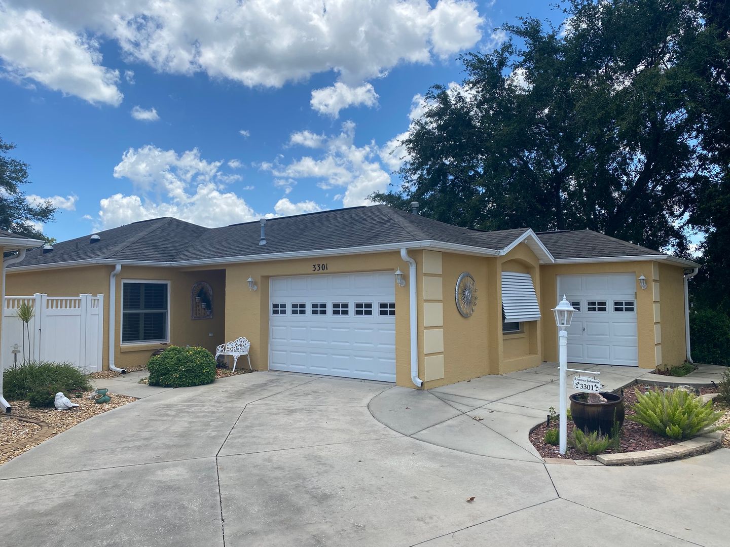 Beautiful Over Sized TURNKEY SEASONAL 2 bed 2 bath Rental on Golf Course in Polo Ridge