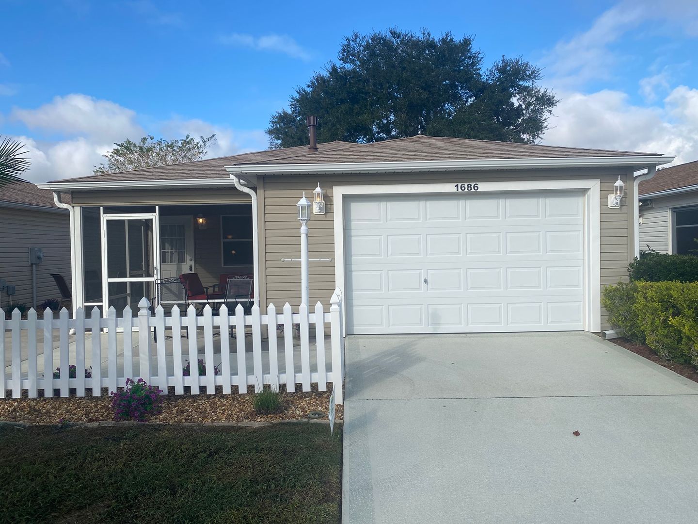 Warm and Inviting ANNUAL or SEASONAL 2 + 2 Turnkey Patio Villa in The Village of Mallory