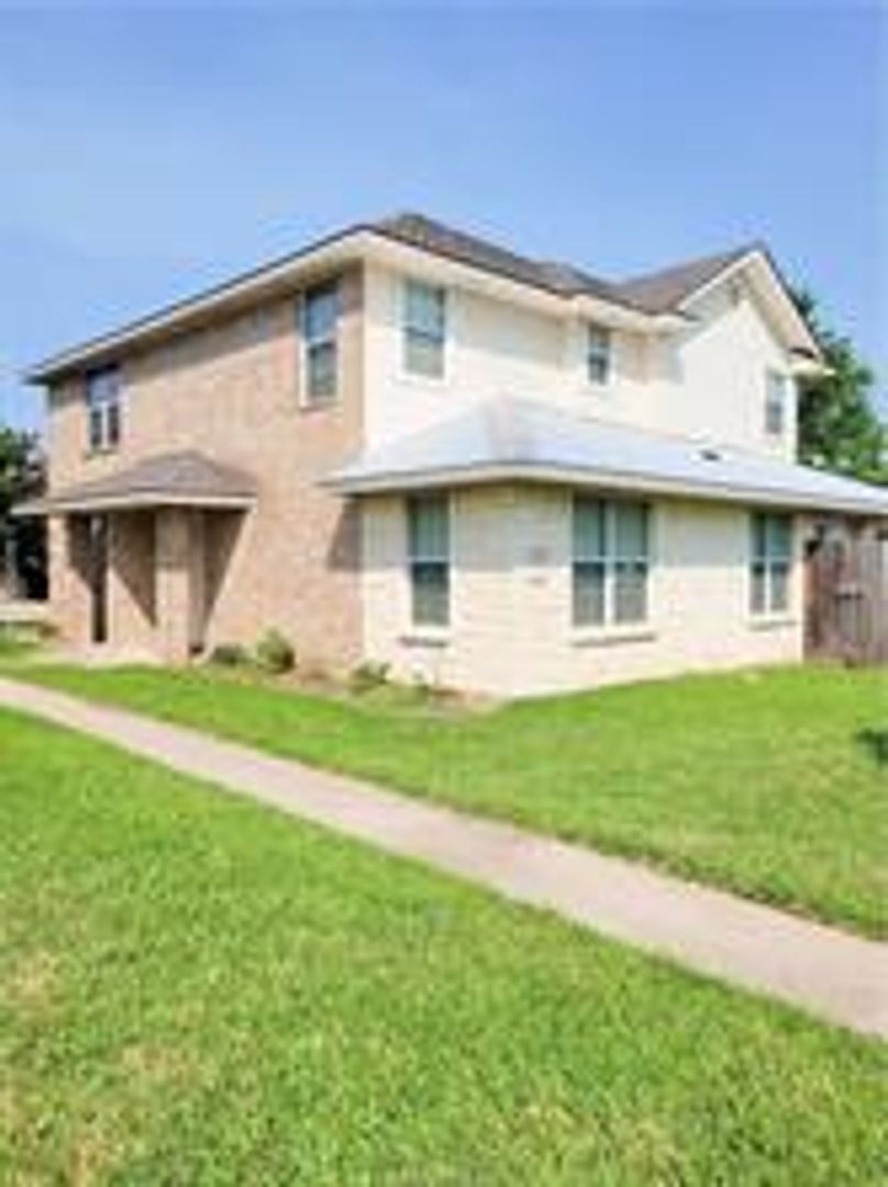 College Station Townhome: 2339B Autumn Chase