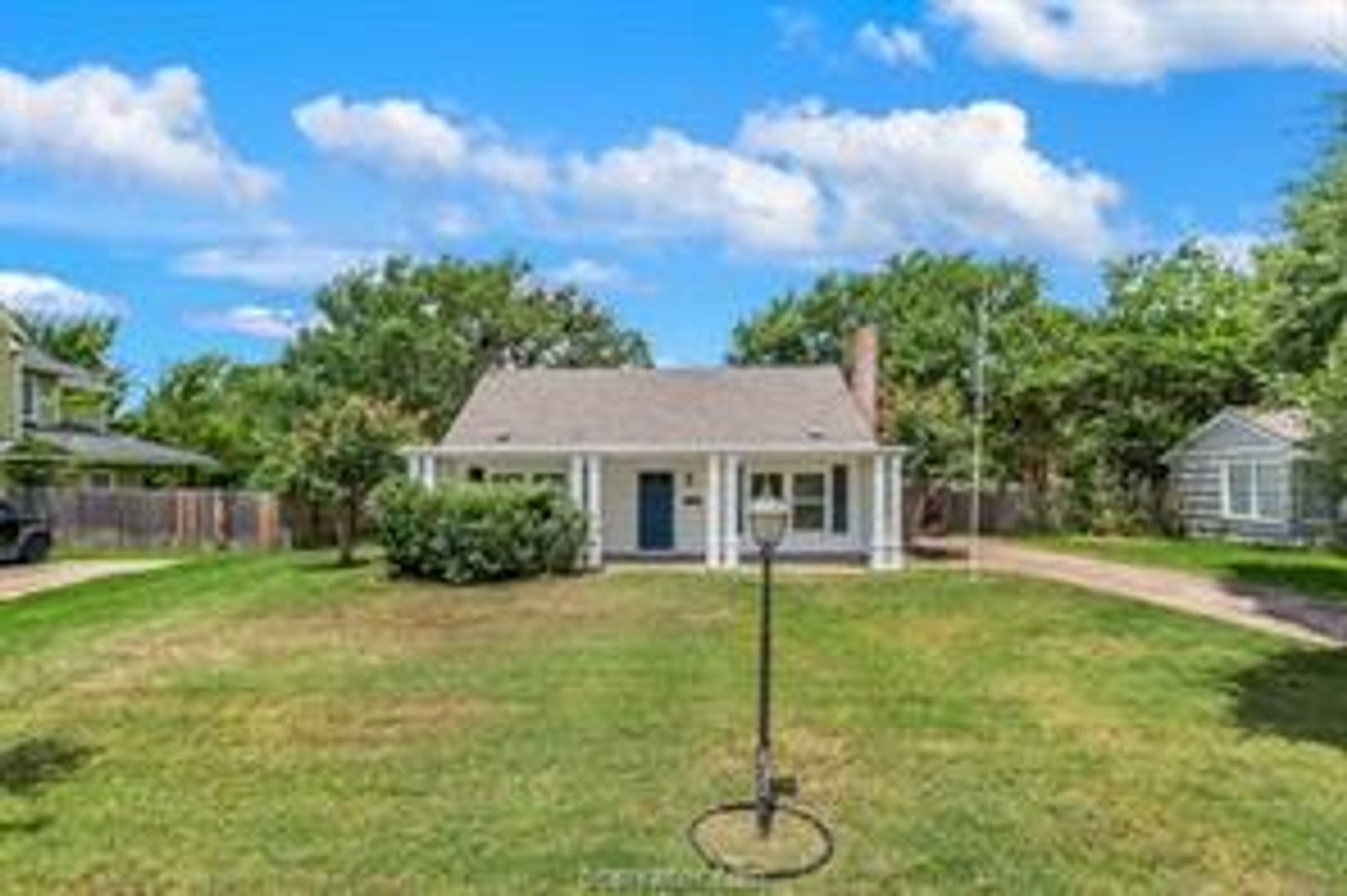 College Station House: 305 Francis Drive