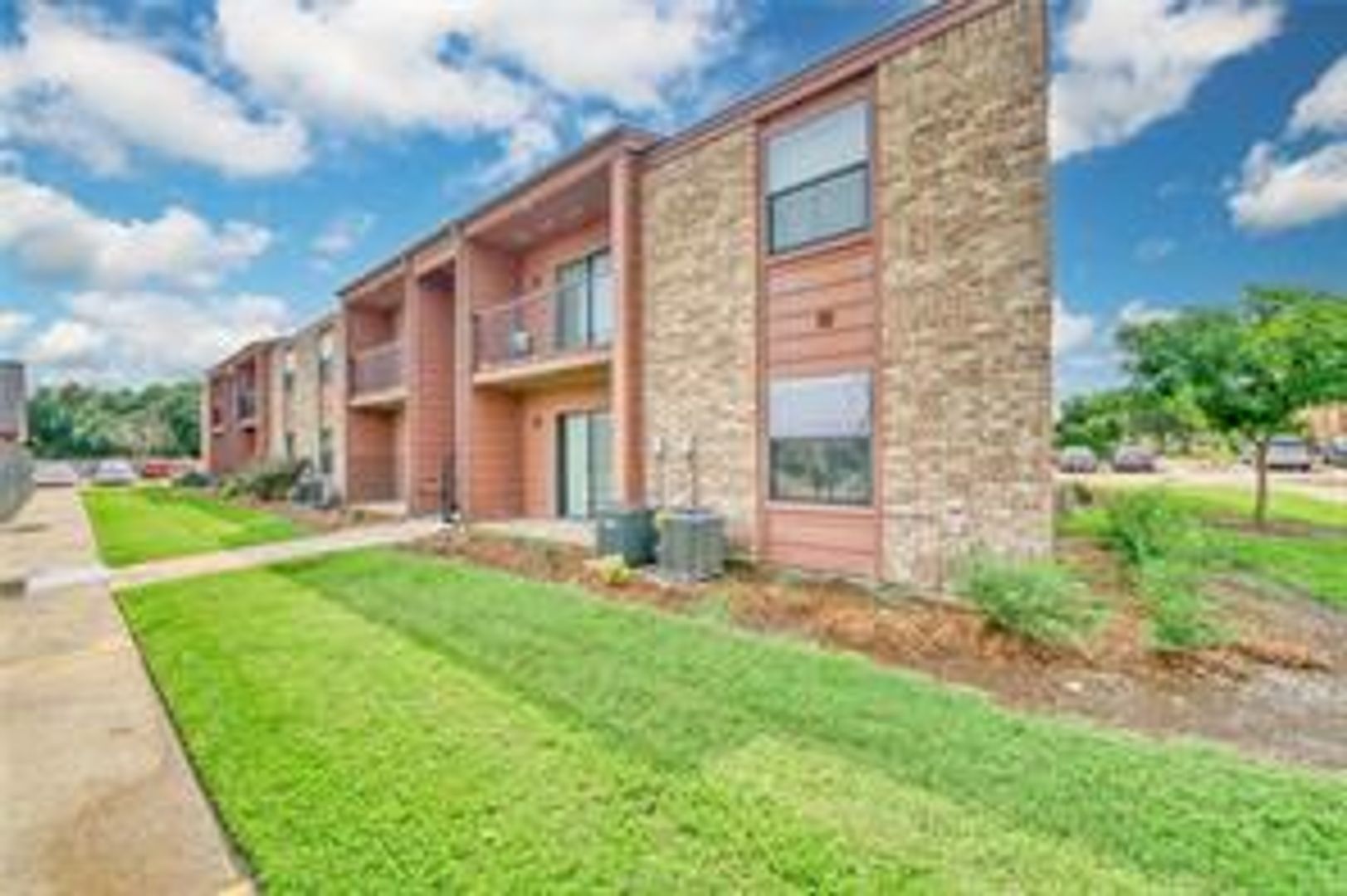College Station House: 904 University Oaks Boulevard, Unit 106