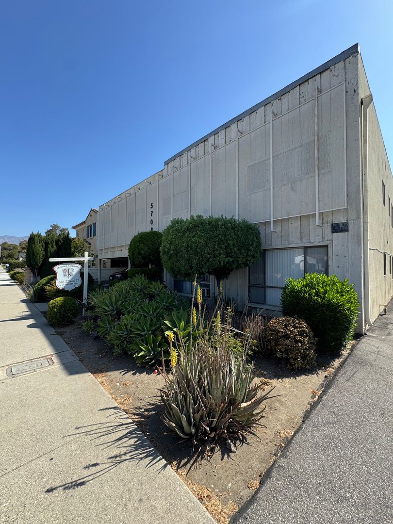 Temple City Apartment: 5708 Temple City Blvd.