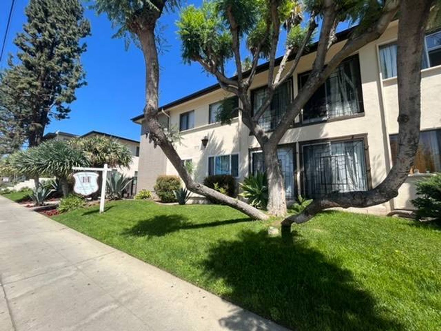 West Covina Apartment: 800-804 N Azusa Ave
