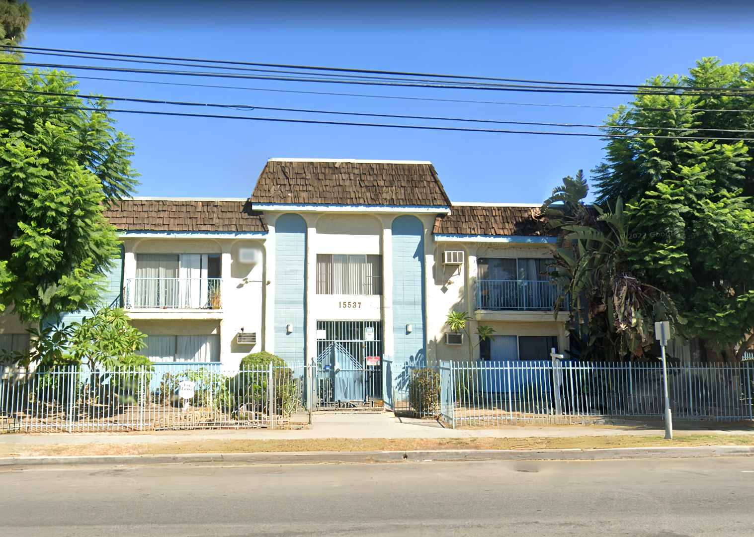 Los Angeles Apartment: 15537 Nordhoff St