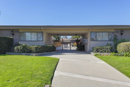 2BR/1BA Right Next to Arcadia Mall!