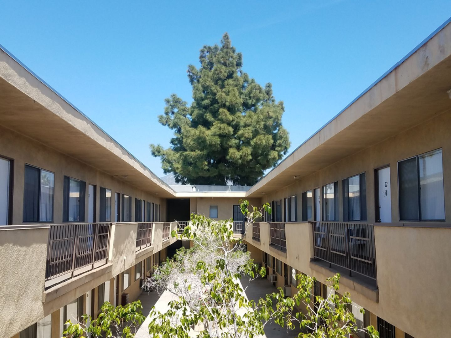 Glendale Apartment: 120 E Chestnut St