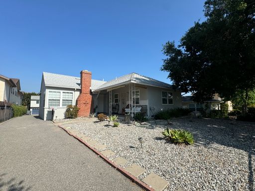Ask for Move-in Specials! Charming Two Bedroom One Bathroom in Pasadena | Light-Filled Upstairs Living! – photo 1