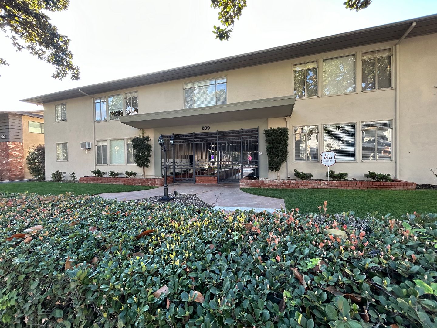 Pasadena Apartment: 239 S. Madison Avenue