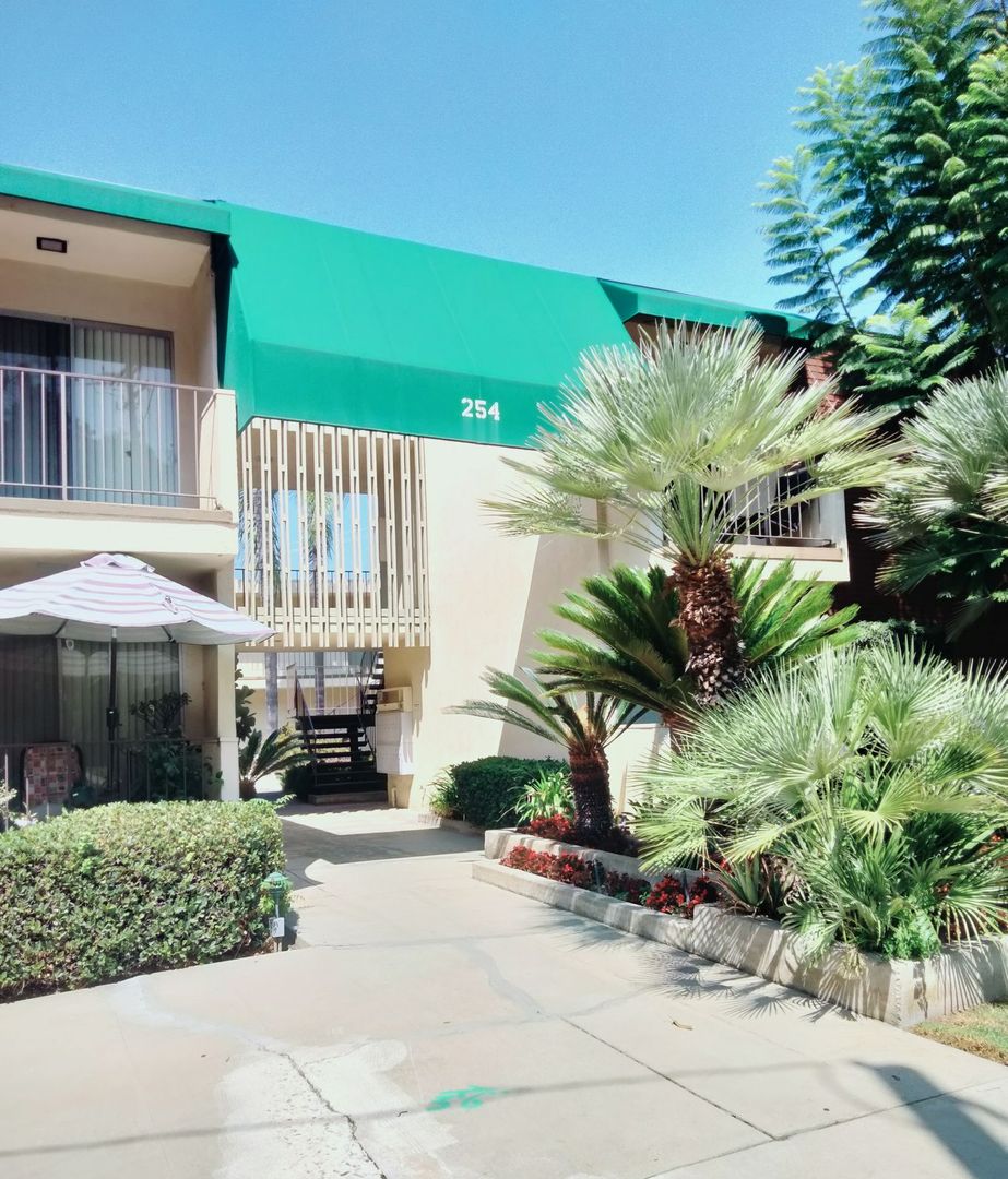South Pasadena Apartment: 254 Monterey Road