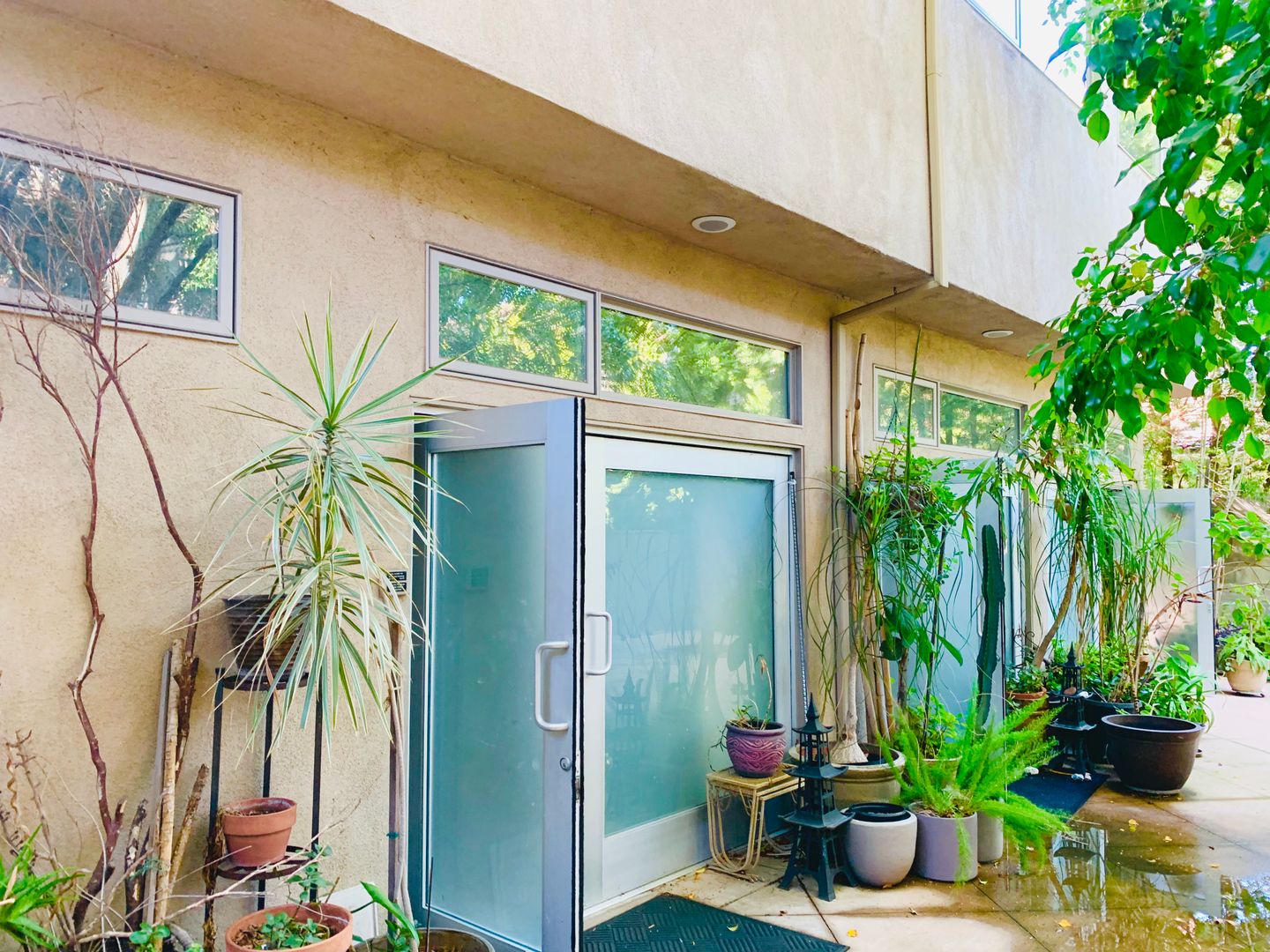 Los Angeles Apartment: 751 N. Harper Ave.