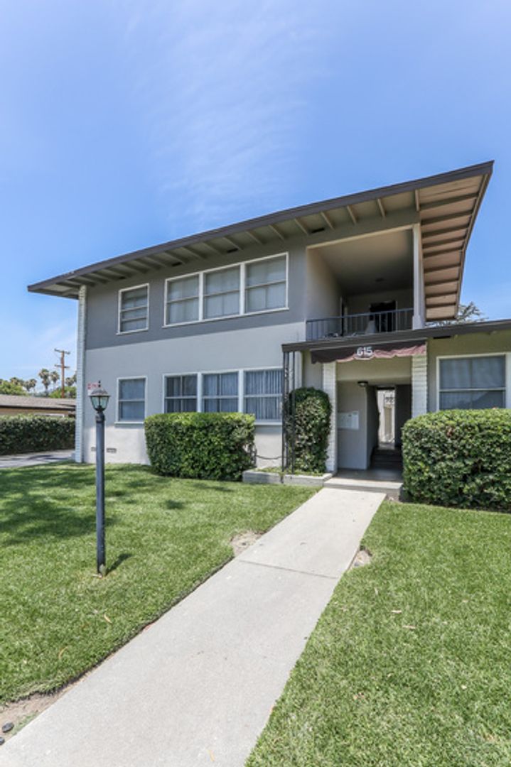 Monrovia Apartment: 606 W Foothill Blvd