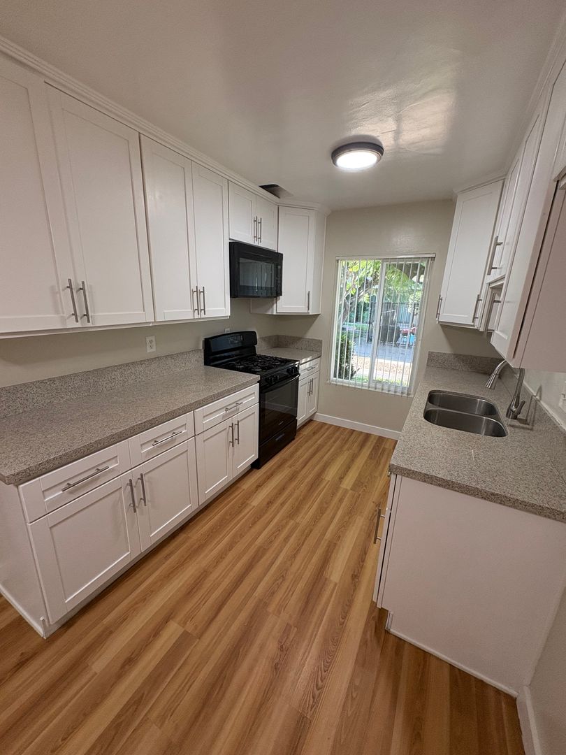 West Covina Apartment: 800-804 N Azusa Ave