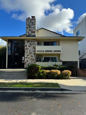 Modern 1-Bedroom Apartment in West Los Angeles | Parking & Utilities Included – photo 1