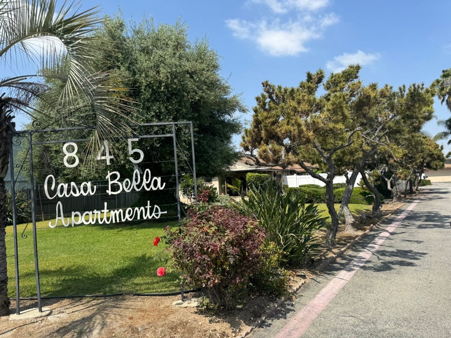 Montebello Apartment: 845 S. Greenwood Ave.