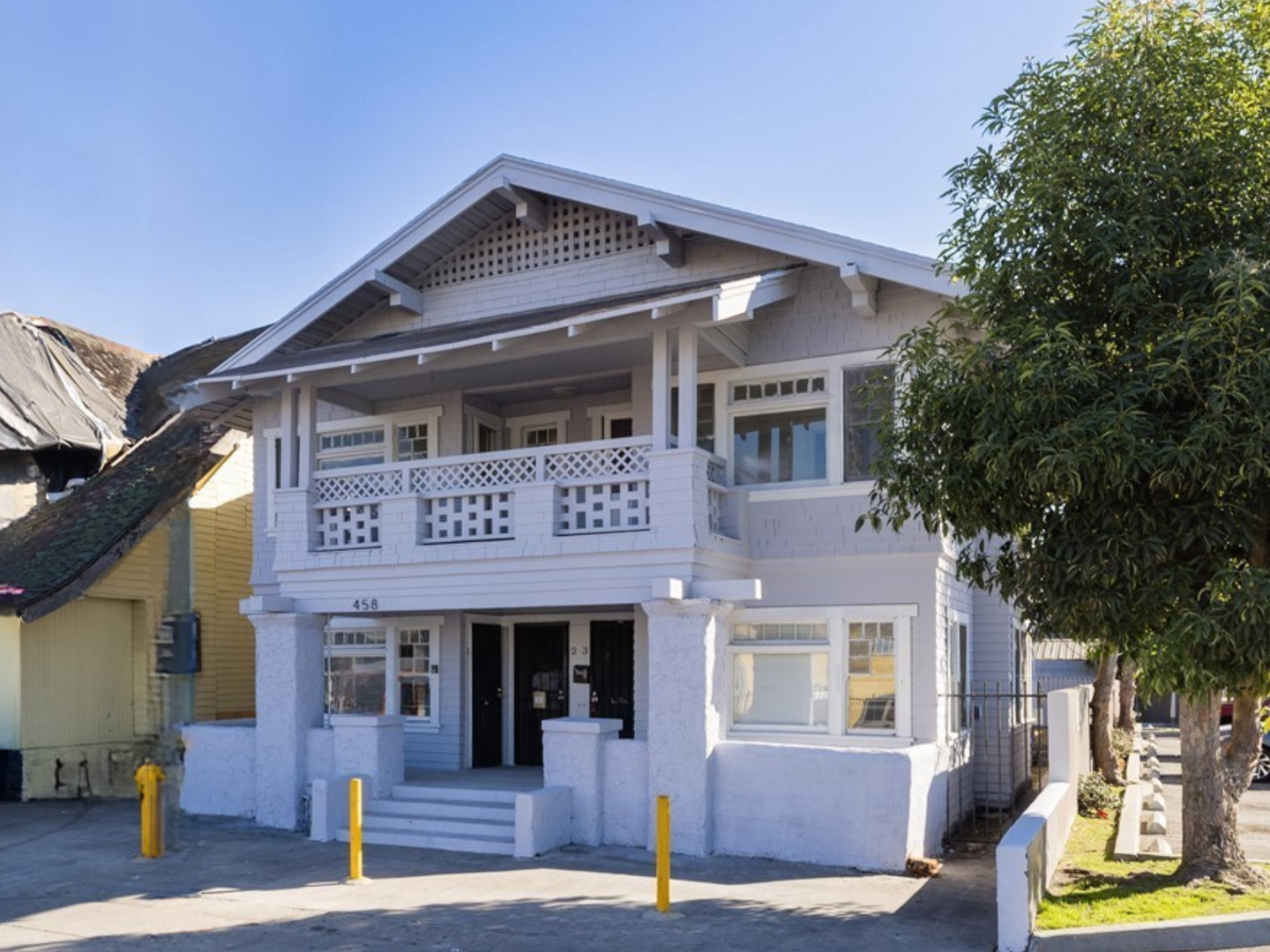 Los Angeles Apartment: 458 W. Vernon Ave.