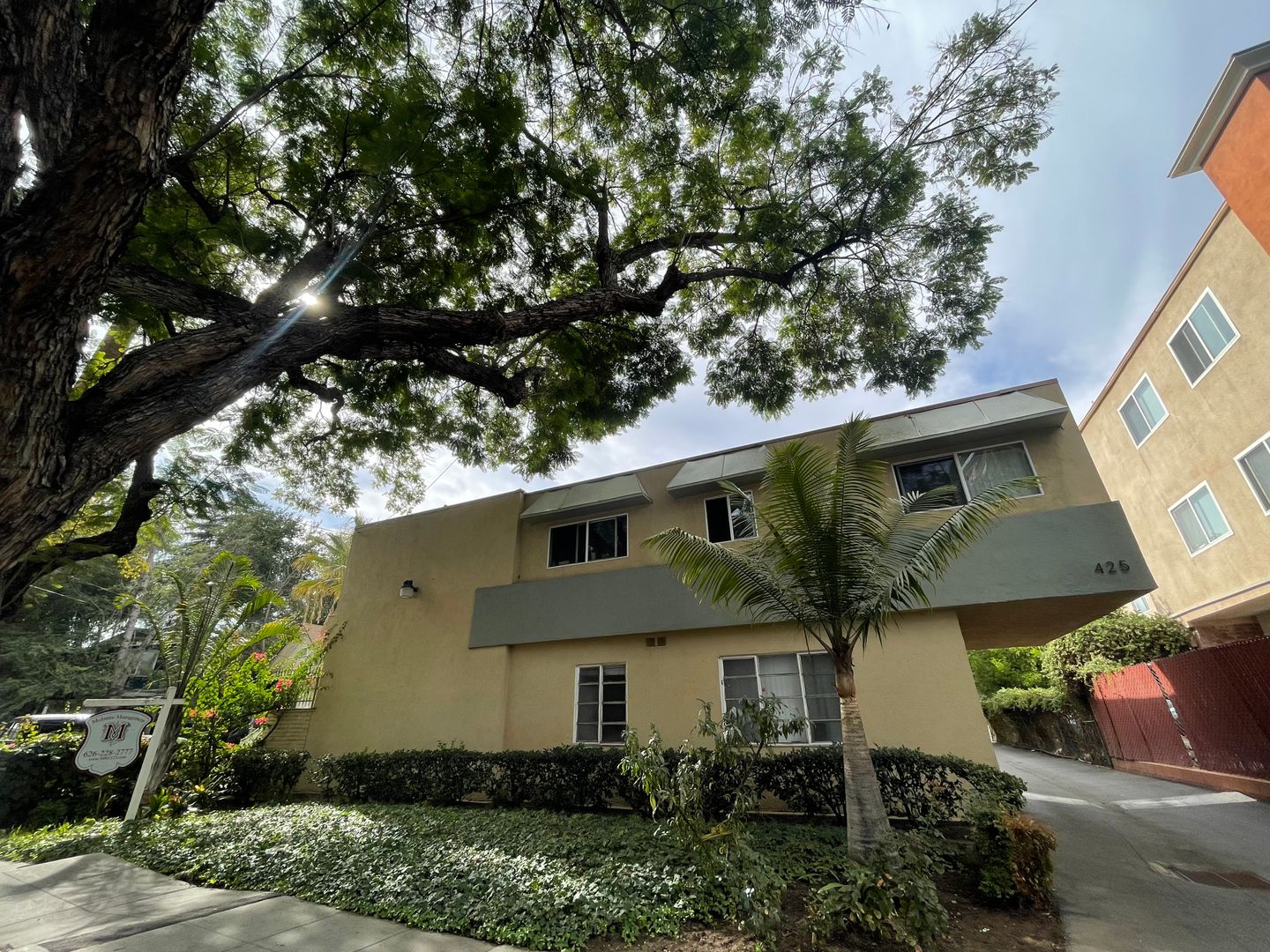 Pasadena Apartment: 425 N. Garfield Ave