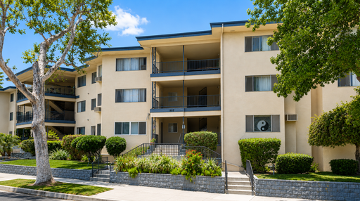 Experience a vibrant lifestyle at 990 Valley View, Pasadena – photo 1