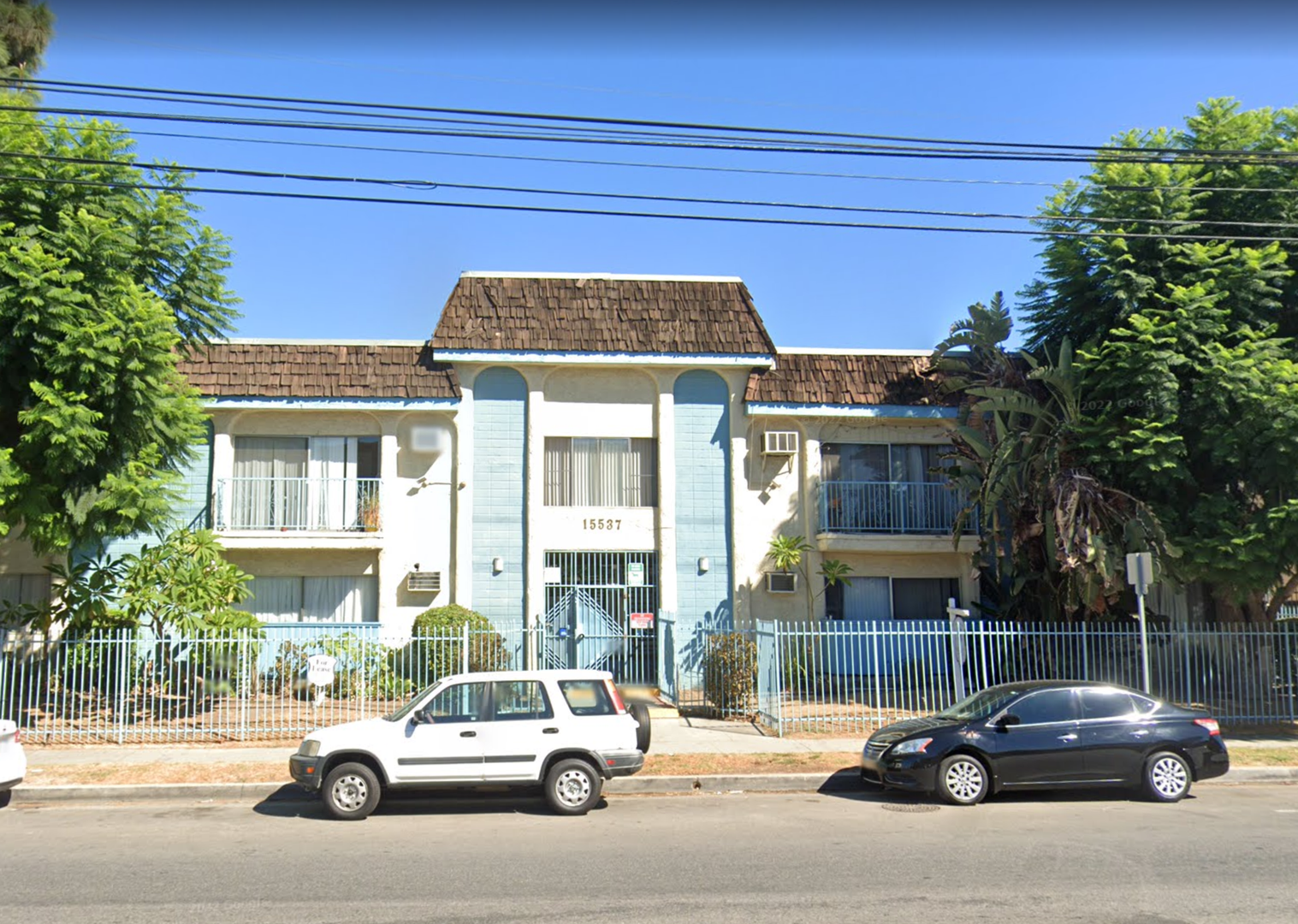 Los Angeles Apartment: 15537 Nordhoff St