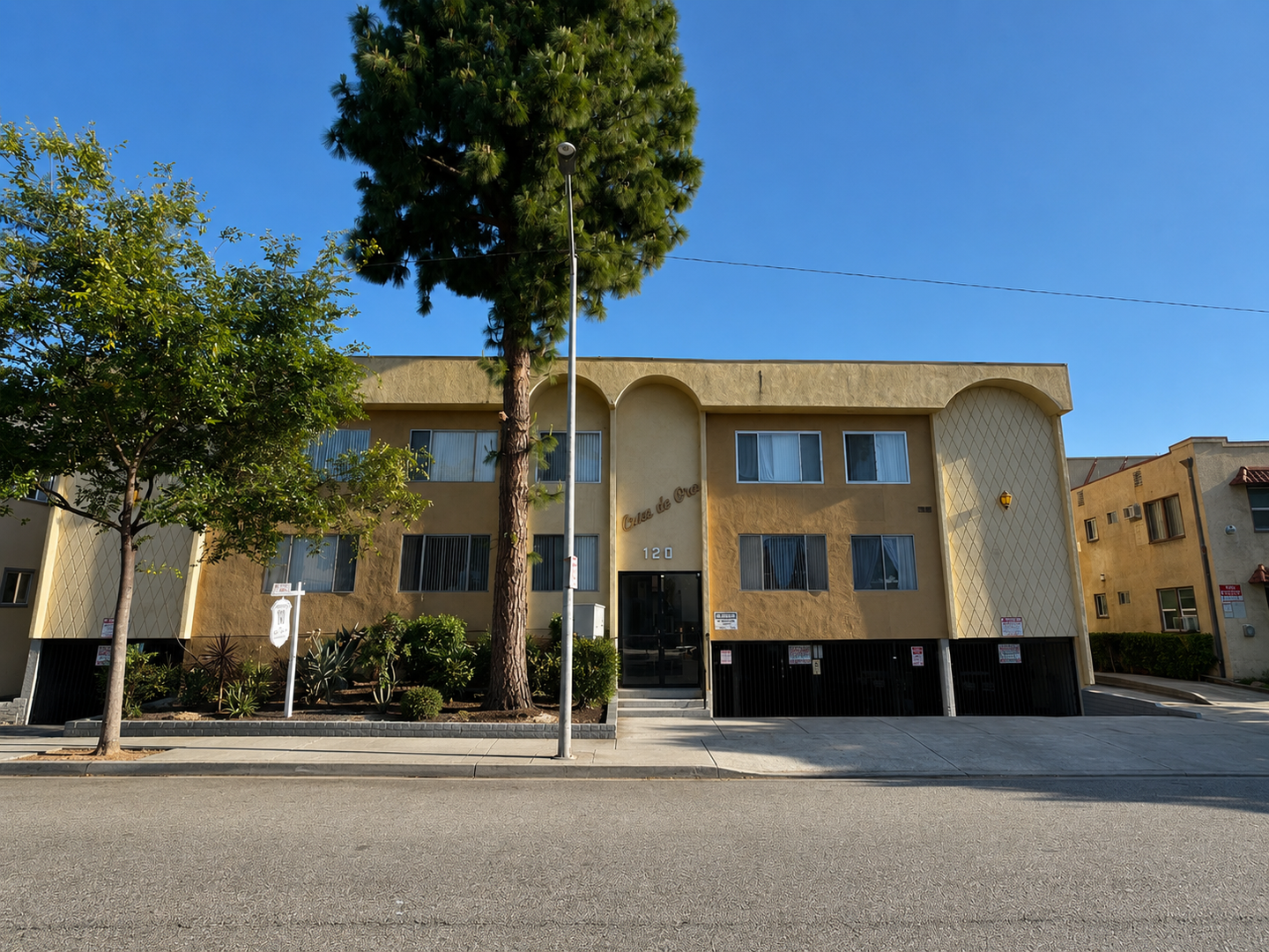 Glendale Apartment: 120 E Chestnut St