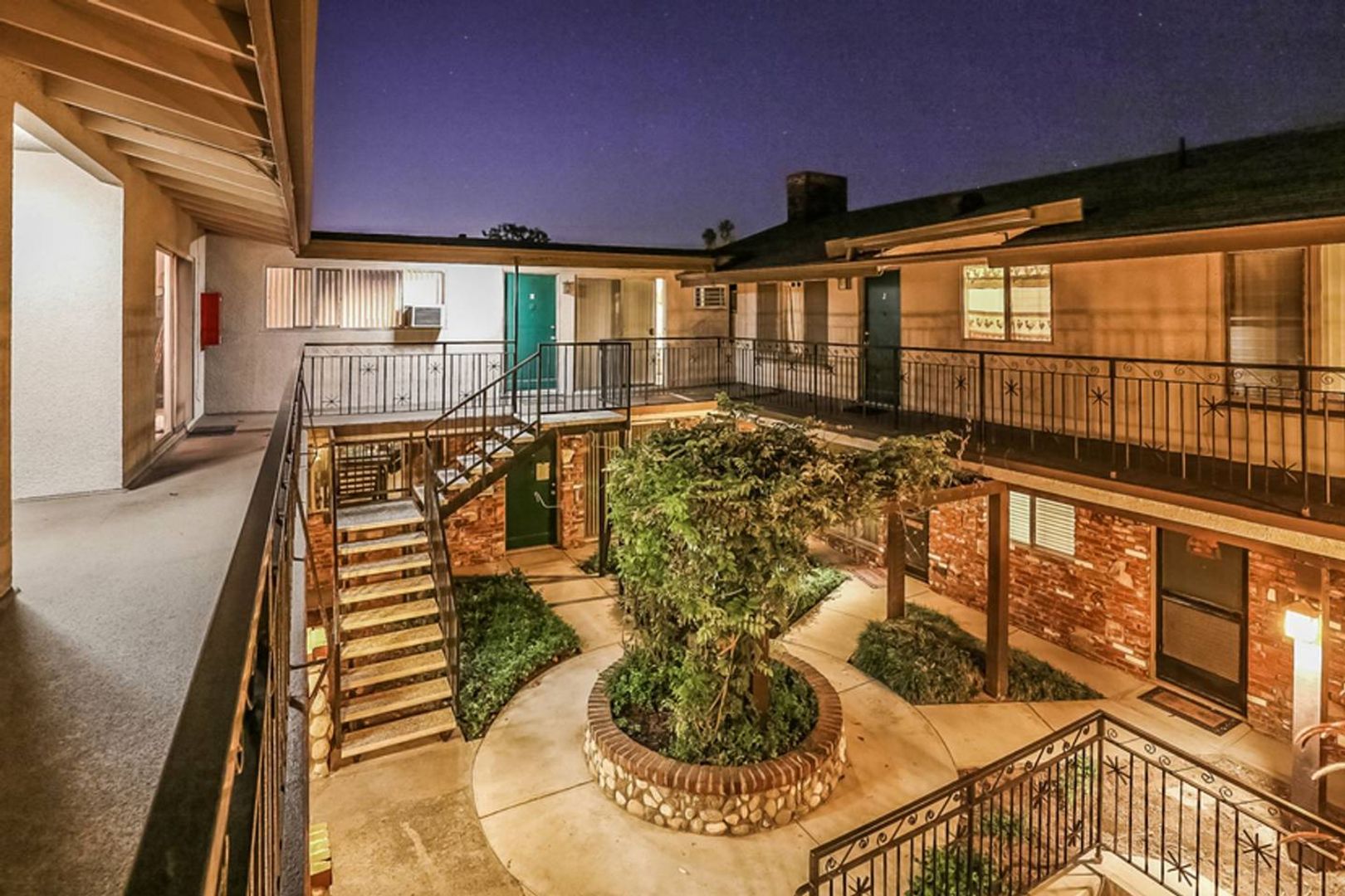 Sierra Madre Apartment: 585 W Sierra Madre Blvd