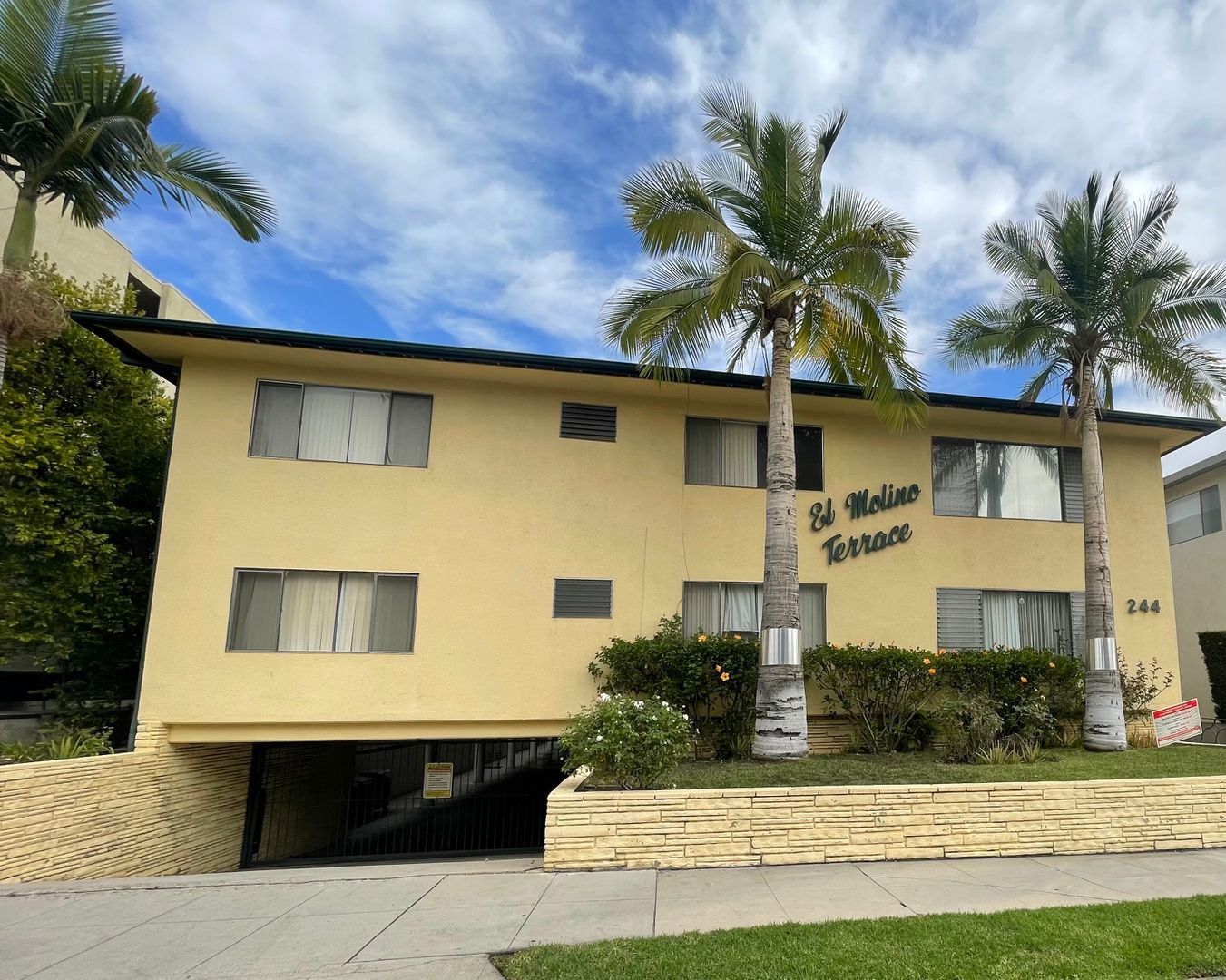 Pasadena Apartment: 244 S El Molino Ave