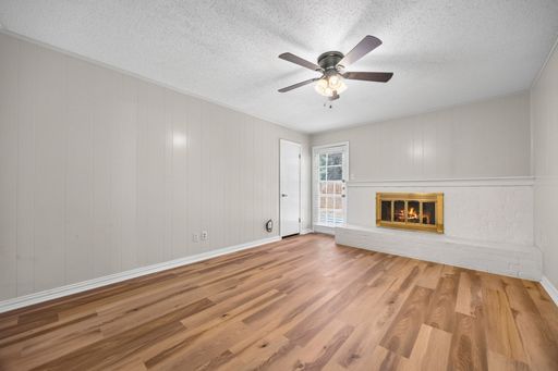 Spacious 4-Bedroom Townhome with 2-Car Garage in Arlington – $2,295/Month – photo 1