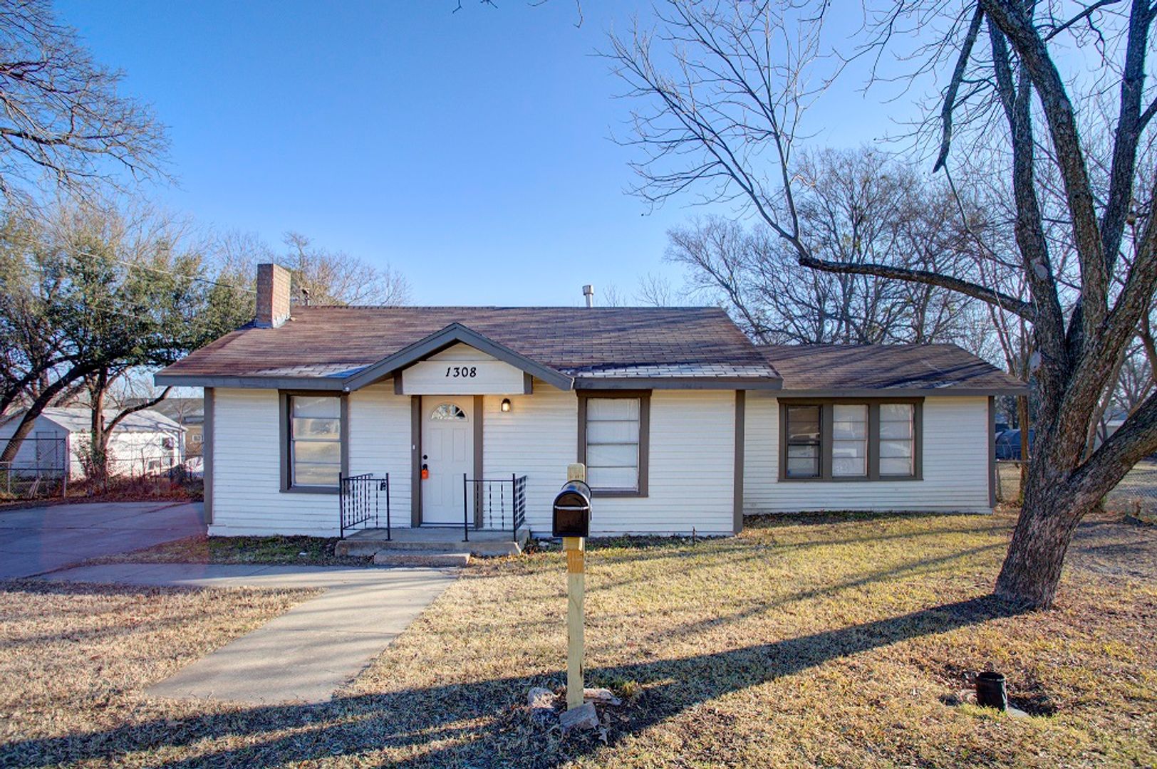 Cleburne House: 1308 Joslin Street