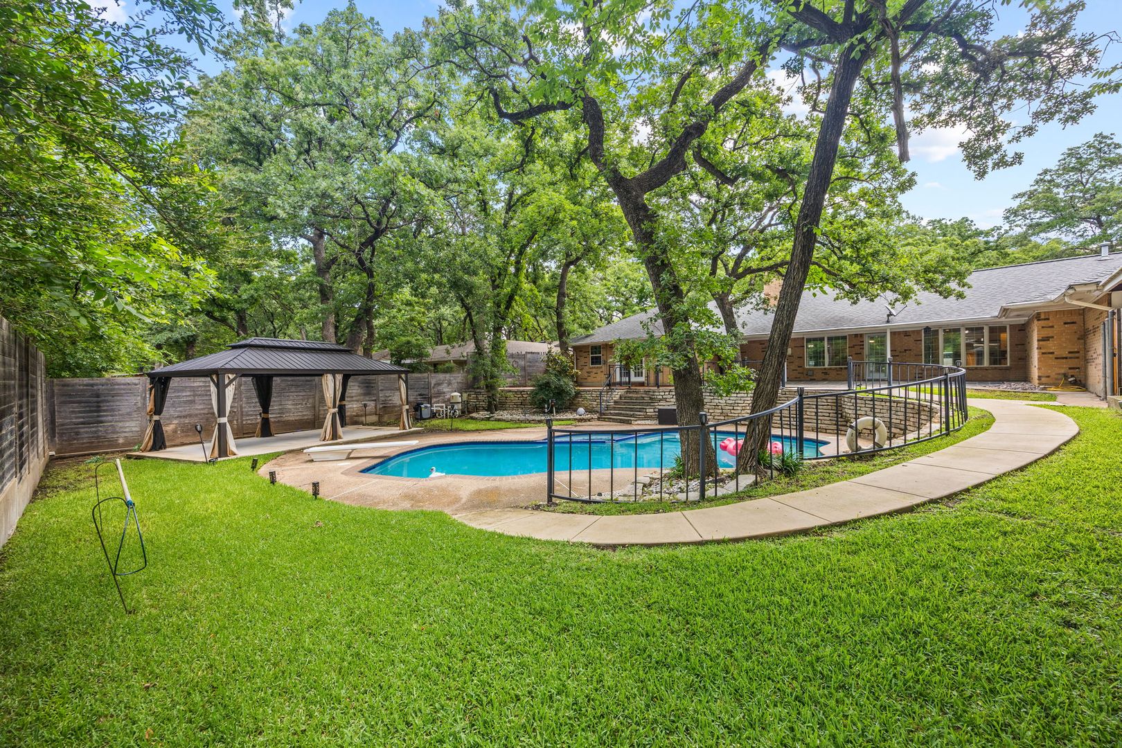Arlington House: 2231 Shadywood Ct