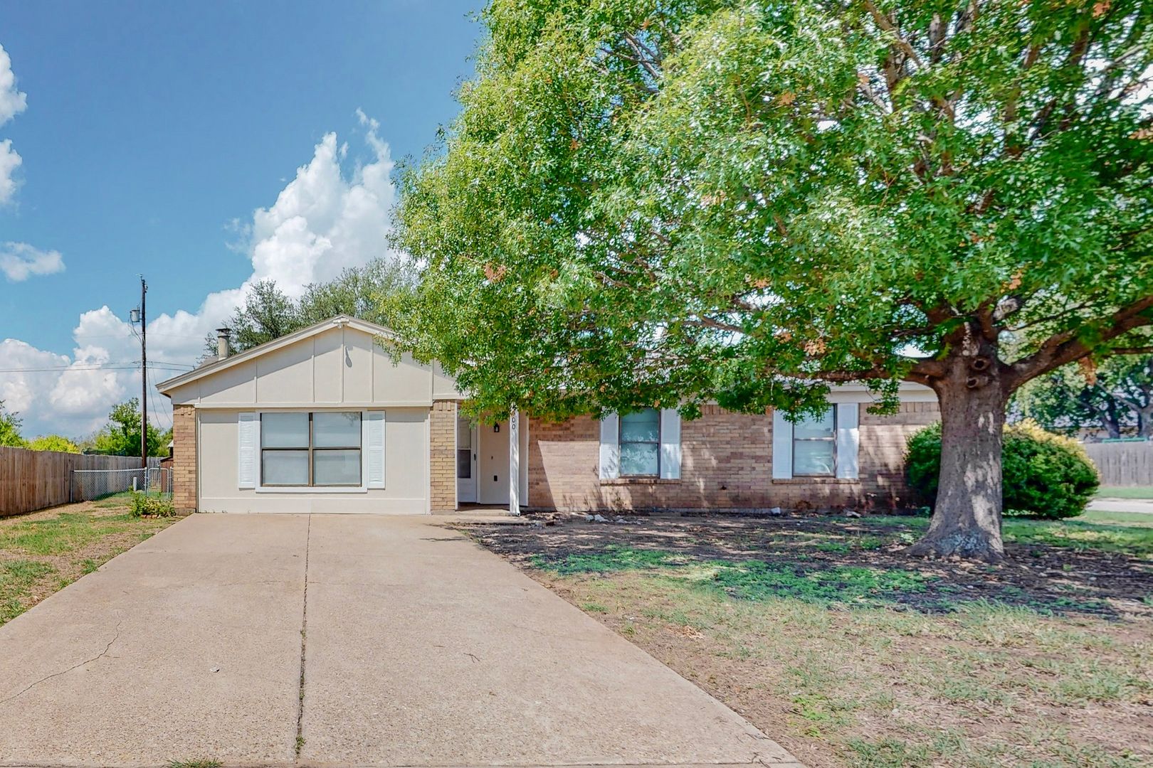 Cleburne House: 1500 Berry Dr.