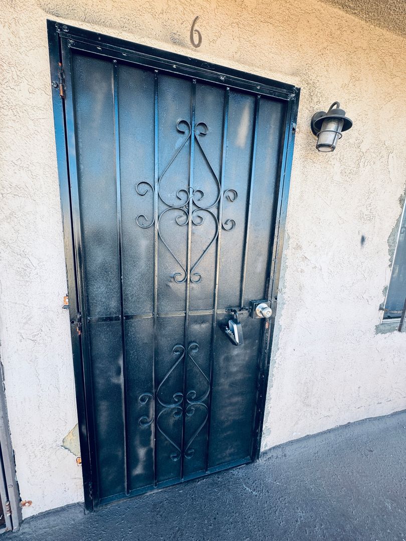 Los Angeles Apartment: 1907 Nadeau Street