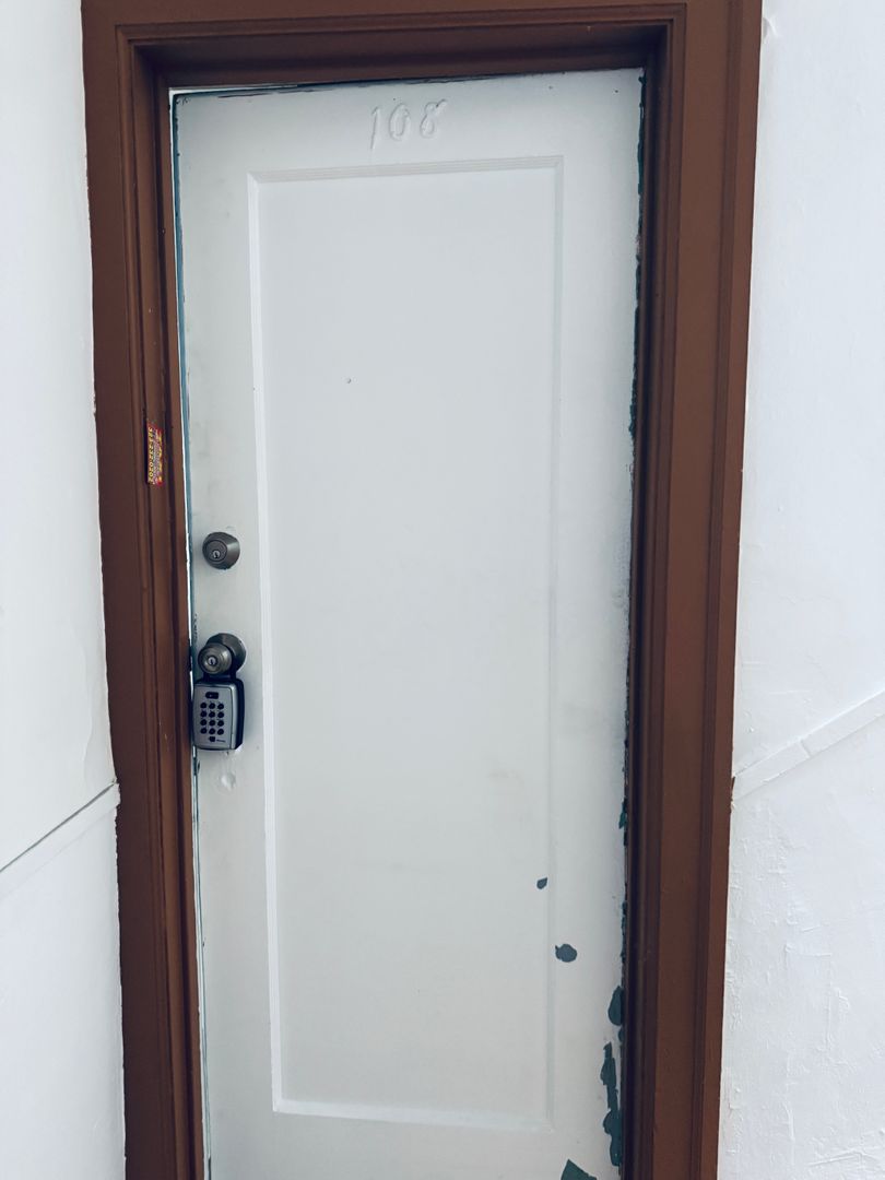 Los Angeles Apartment: 255 South Catalina Street