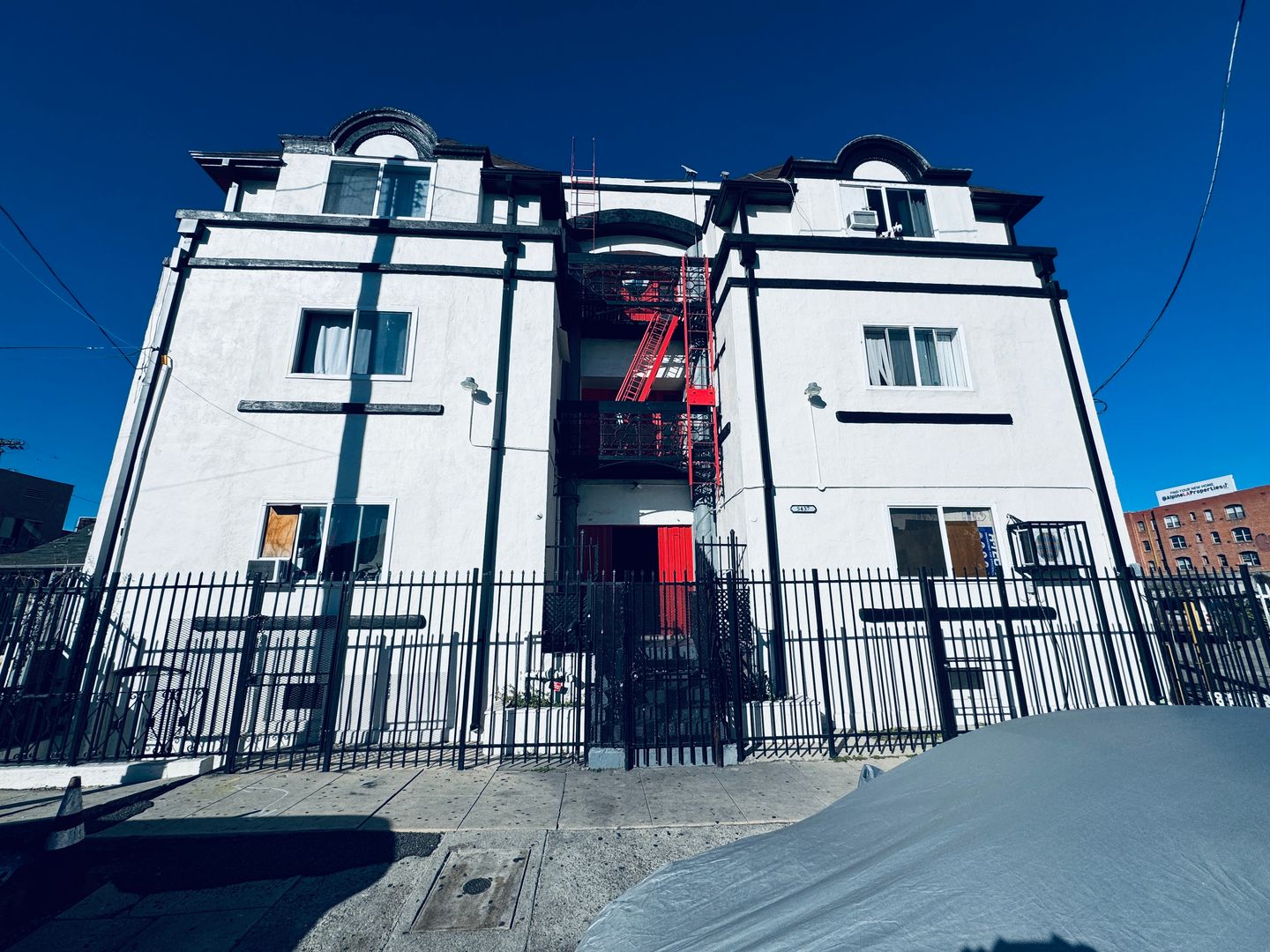 Los Angeles Apartment: 5437 Virginia Ave