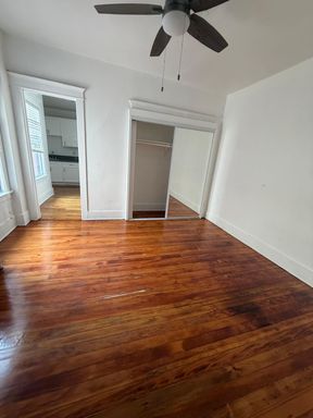 Singles for rent – photo 1